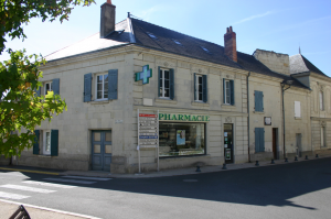 La Pharmacie du château se situe à Brézé.
